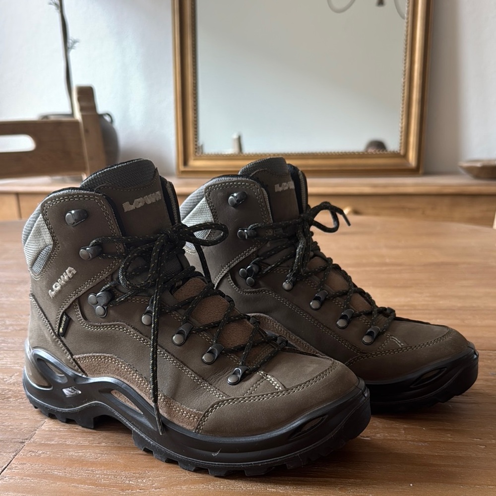 Lowa Women’s Renegade GTX Mid Ws Stone Hiking Boots